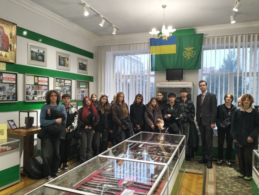Учні 8 класу ліцею №128 Дніпровської міської ради відвідали Музей Університету митної справи та фінансів