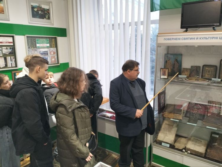 Музей Університету митної справи та фінансів відвідали учні 8 класу ліцею №130 Дніпровської міської ради.