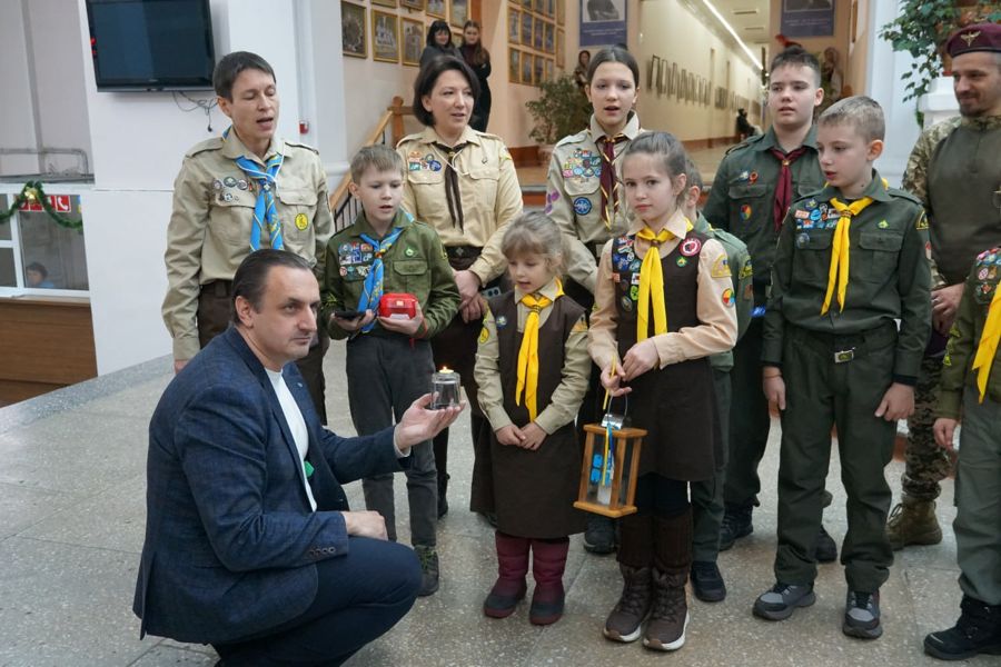 Вифлеємський вогонь з рук пластунів