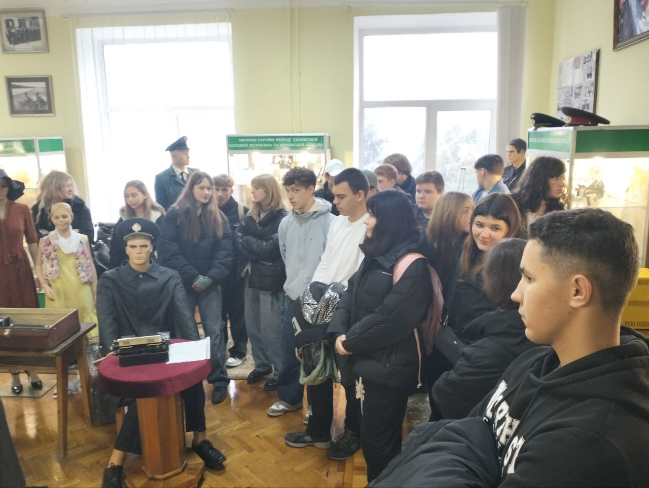 Учні ліцею з Самара відвідали Музей Університету митної справи та фінансів