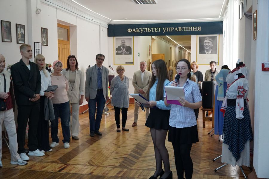 В УМСФ представлено виставку робіт художниці Анжеліки Сльозки