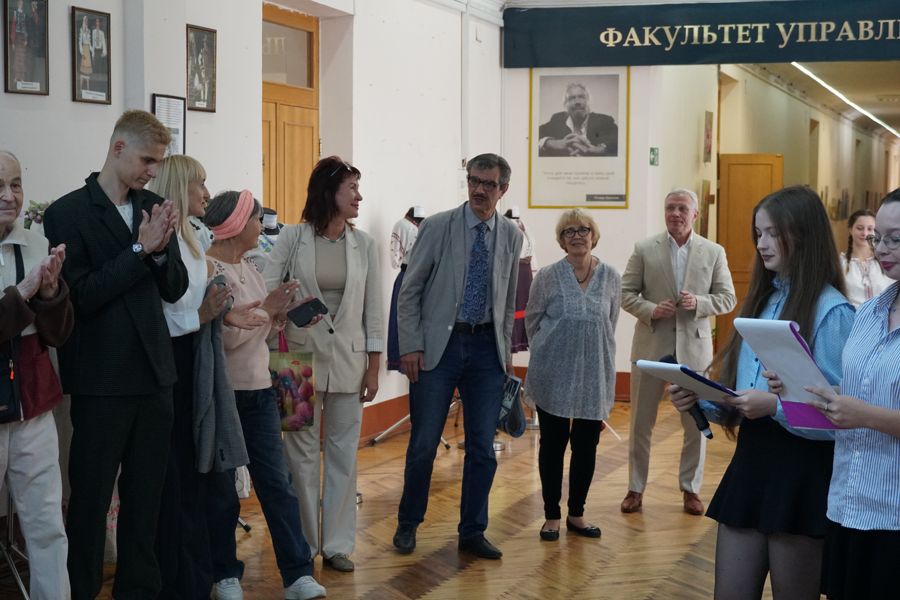 В УМСФ представлено виставку робіт художниці Анжеліки Сльозки